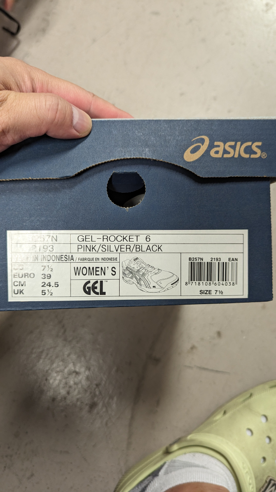 Asics sneakers thumbnail