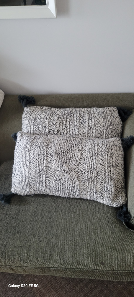 2x Ikea rectangle throw pillows #freecycle image indicator(3)