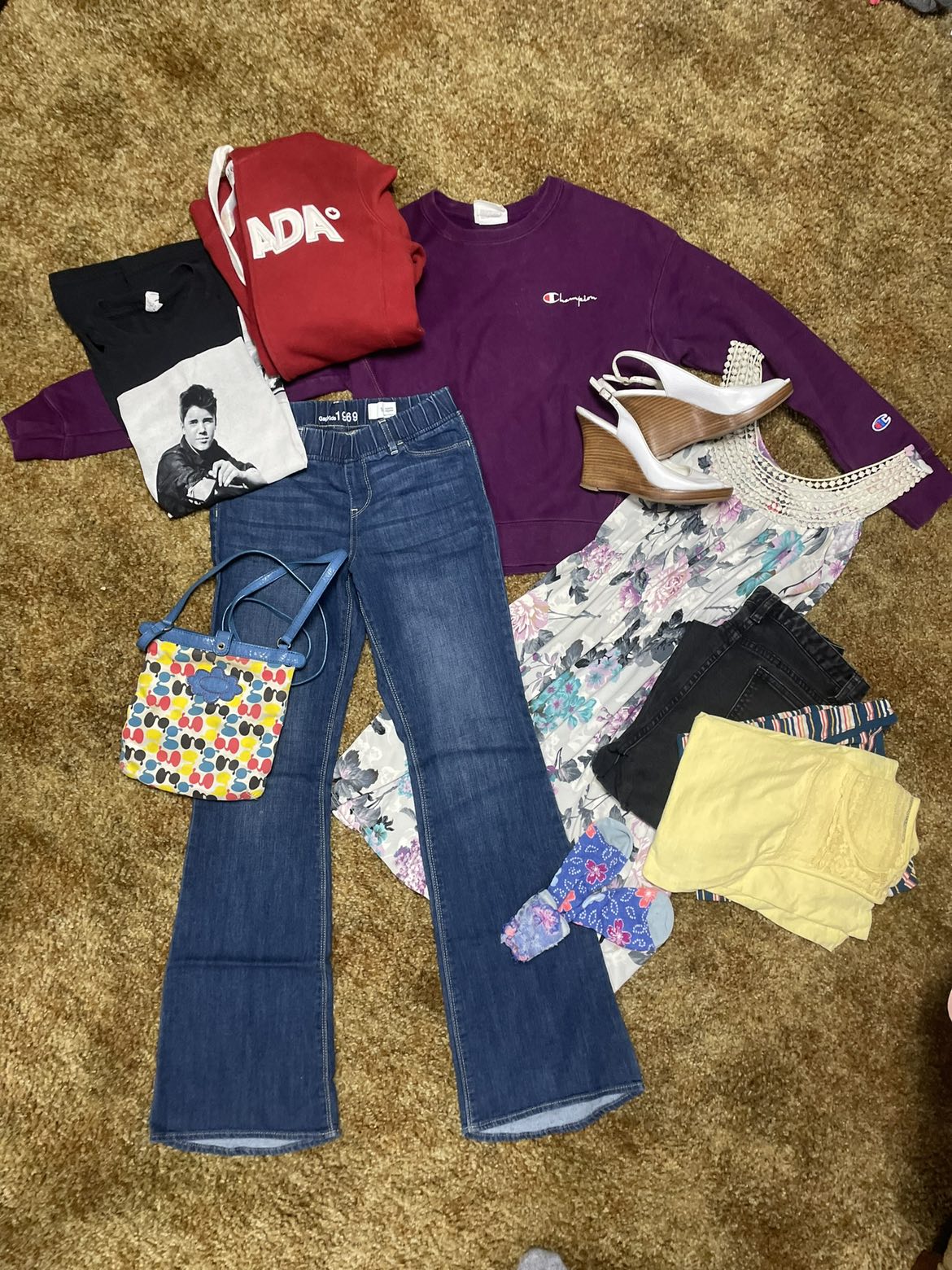 Women’s clothes and accessories #freecycle thumbnail
