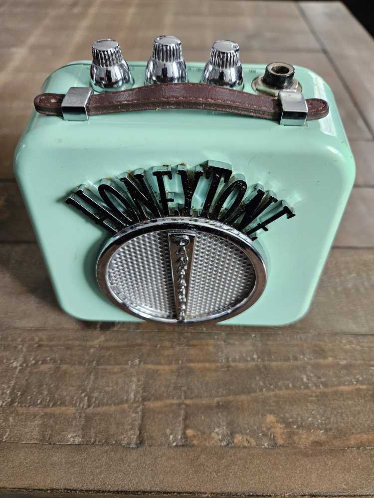 Honey tone Danelectro Buskers Amp