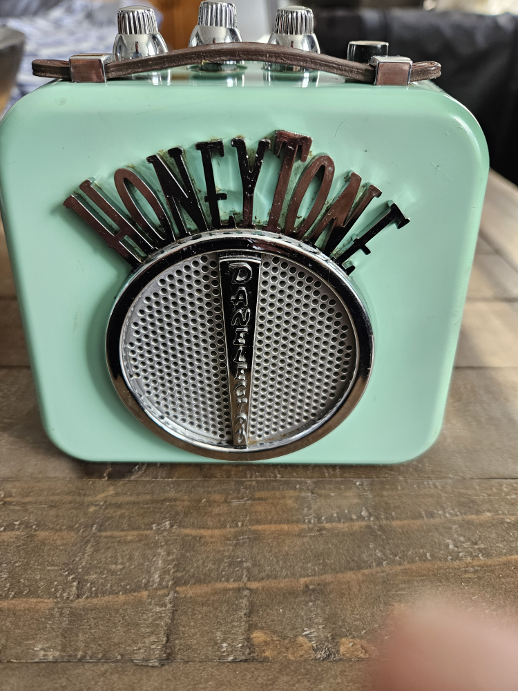 Honey tone Danelectro Buskers Amp - photo 2