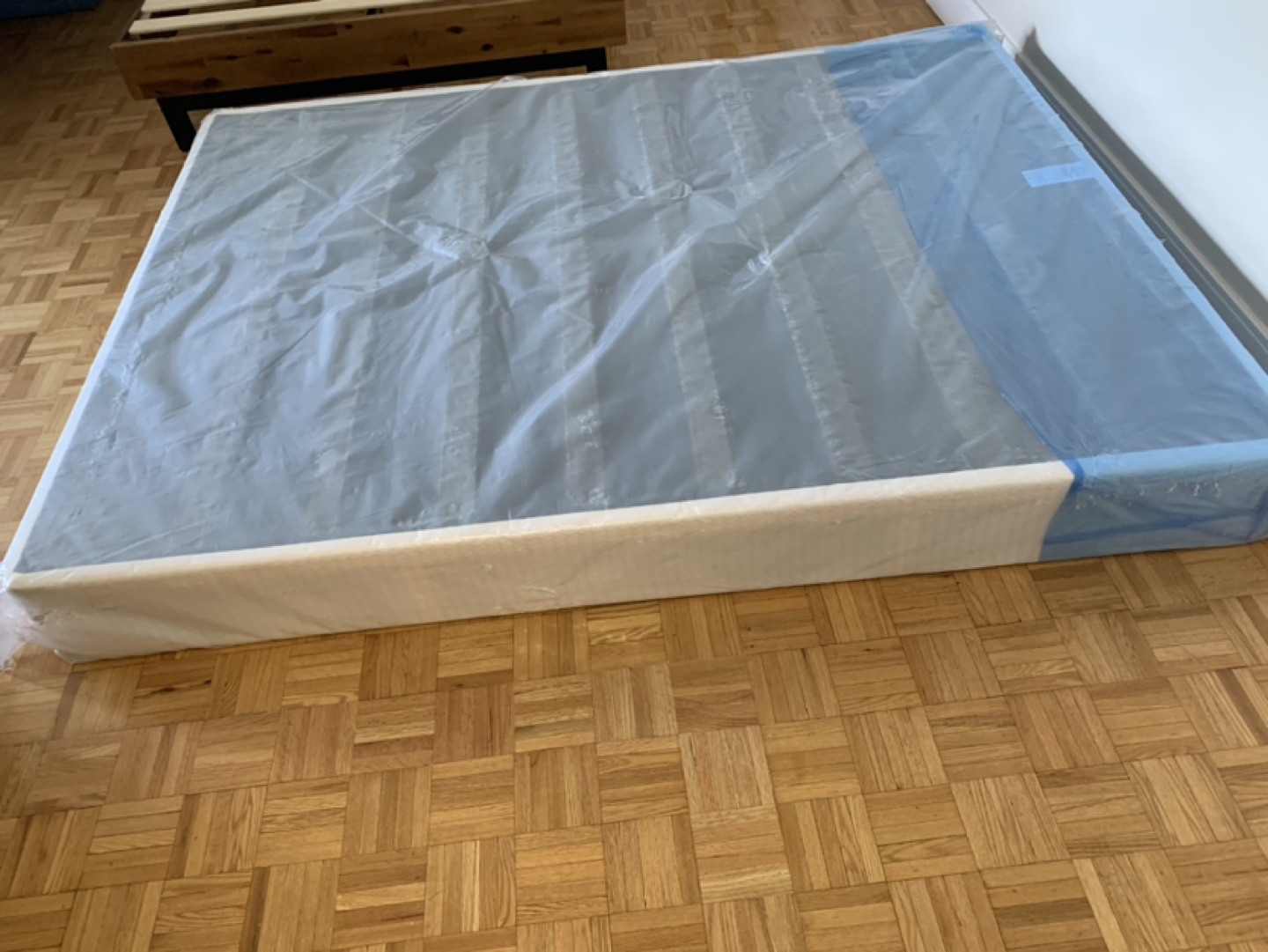 Queen box spring for sale as new - photo 2