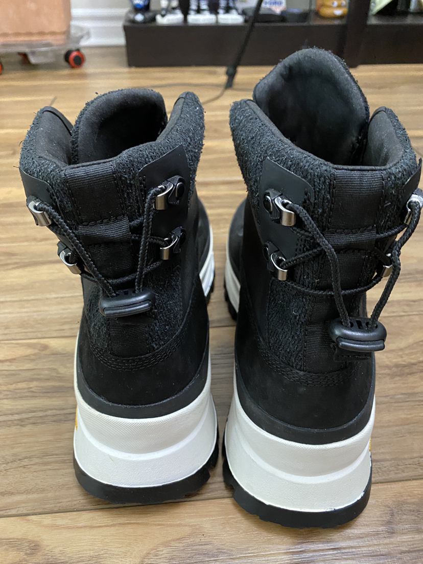 NEW Size 9 Timberland(?) vibram boots - photo 3