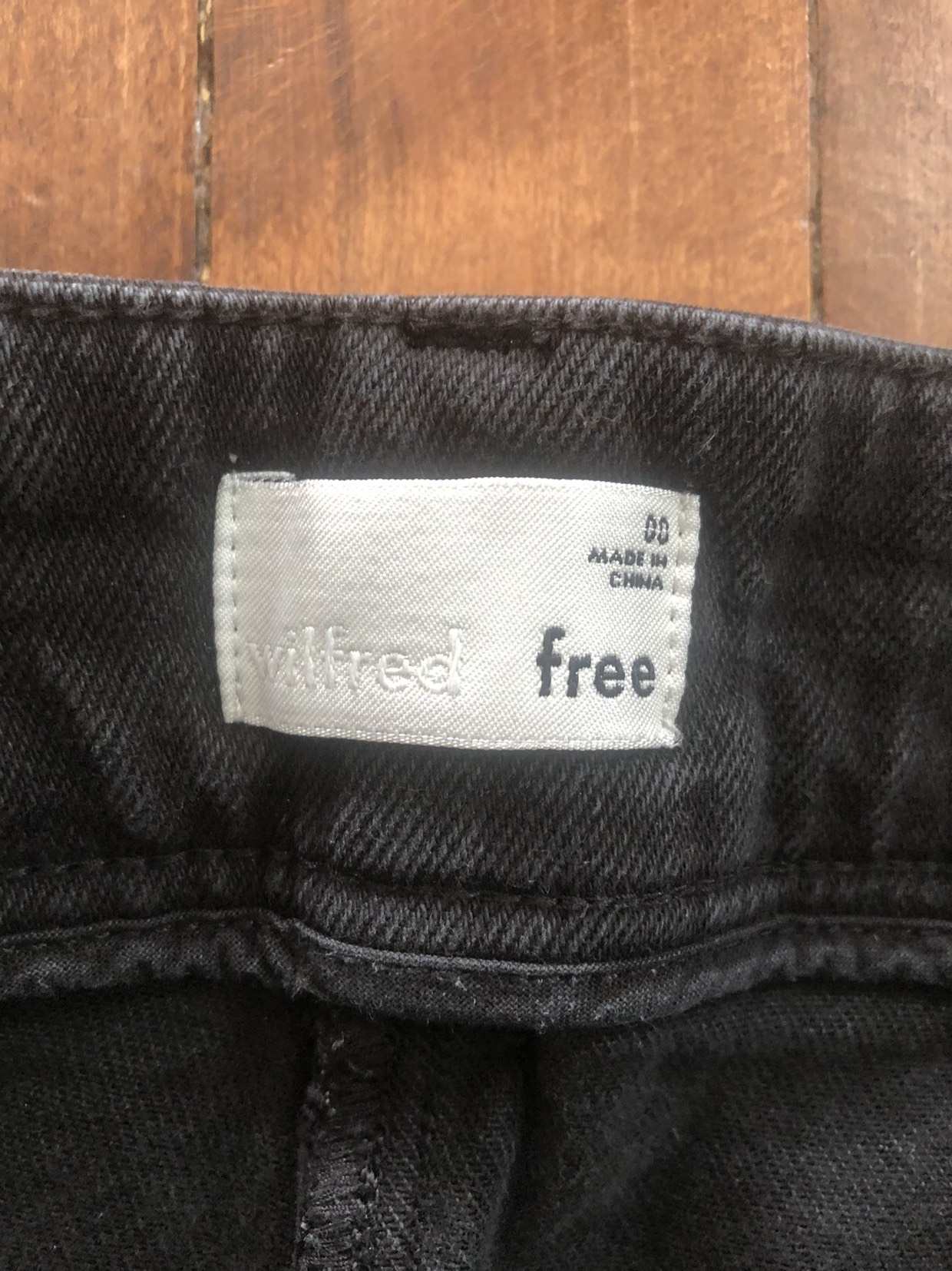 Black Wilfred cargo jeans image indicator(3)