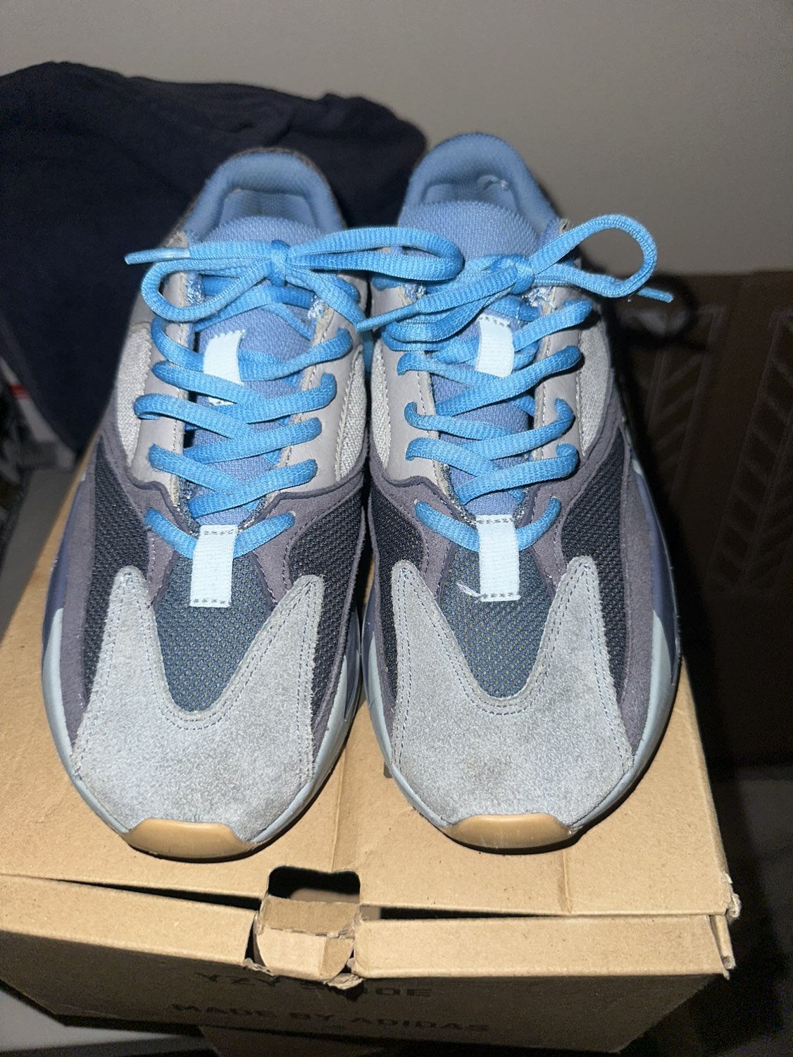 Yeezy 700 size 7
