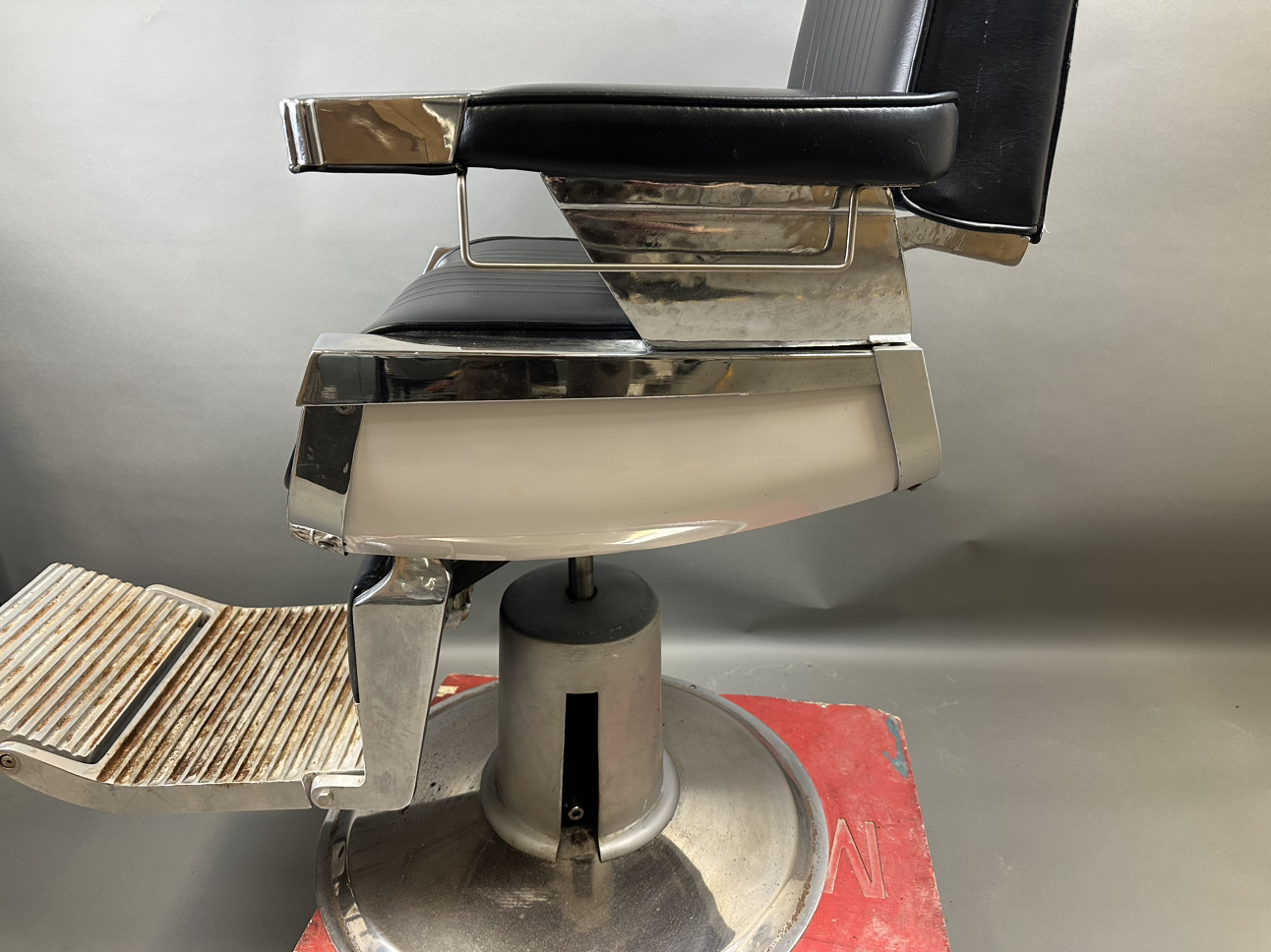 Vintage Sumyield Barber Chair - photo 5