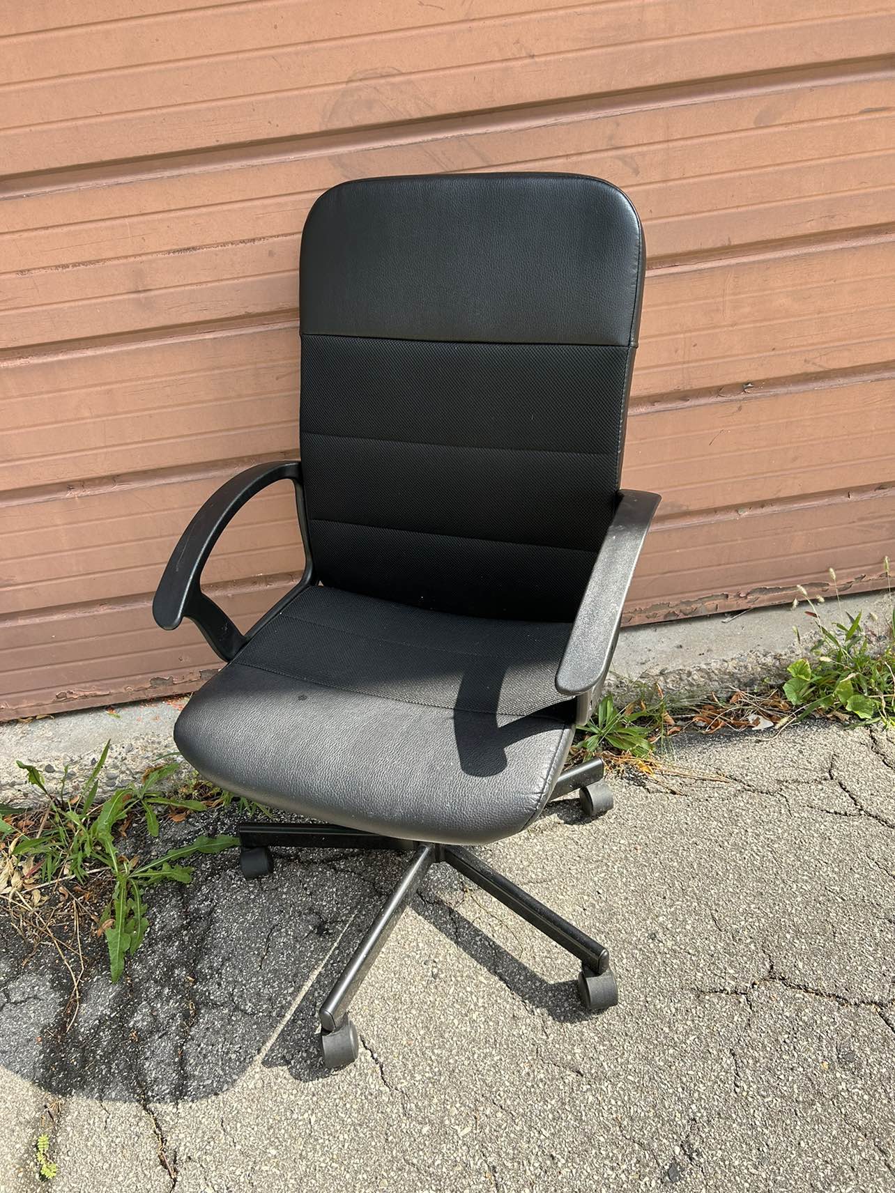 Computer chair 360 degree turn. thumbnail