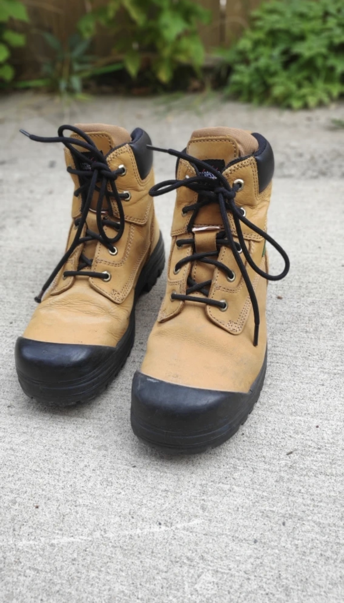 Almost NEW Safety Boots from Aggressor thumbnail