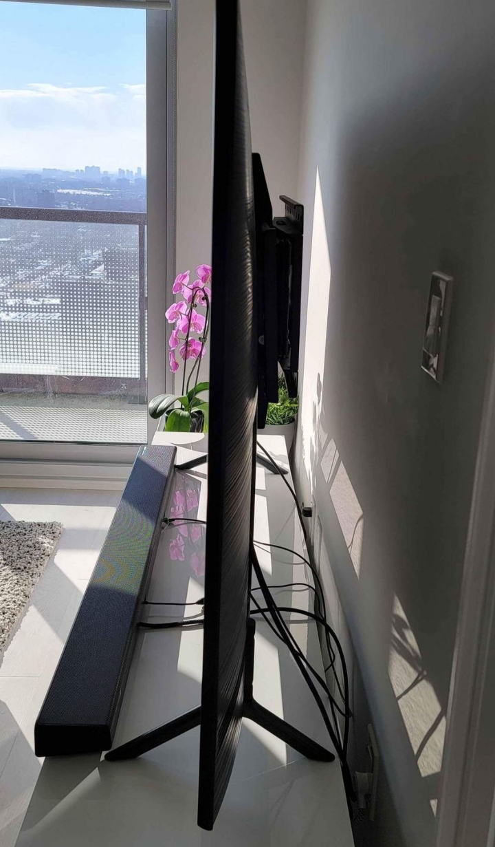 Samsung 4k - 65"  Soundbar + amovible Wall mount image indicator(2)