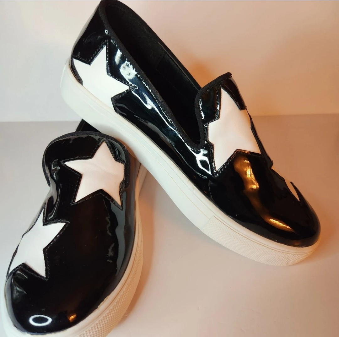 SPECTACULAR BLACK/WHITE PATENT SLIP ONS WITH STARS