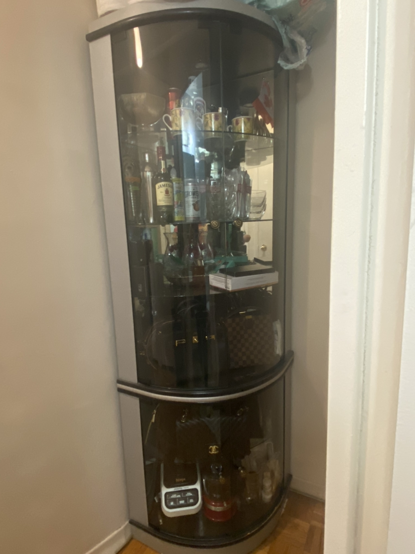 Corner cabinet