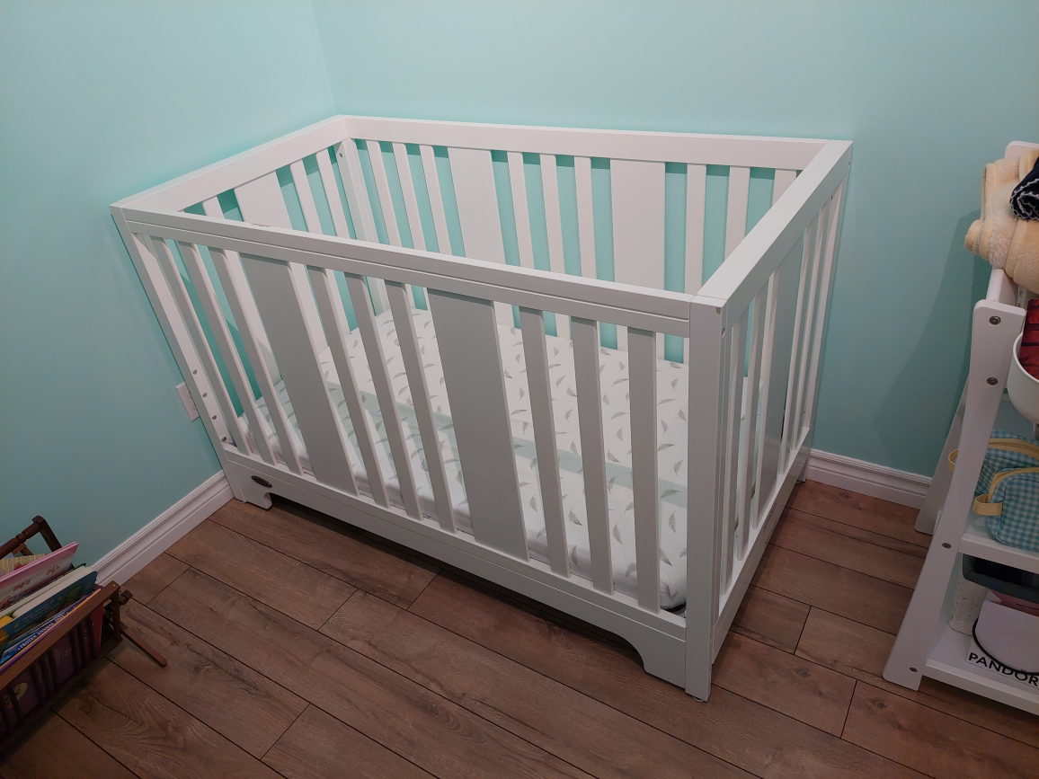 baby infant Kidiway white crib