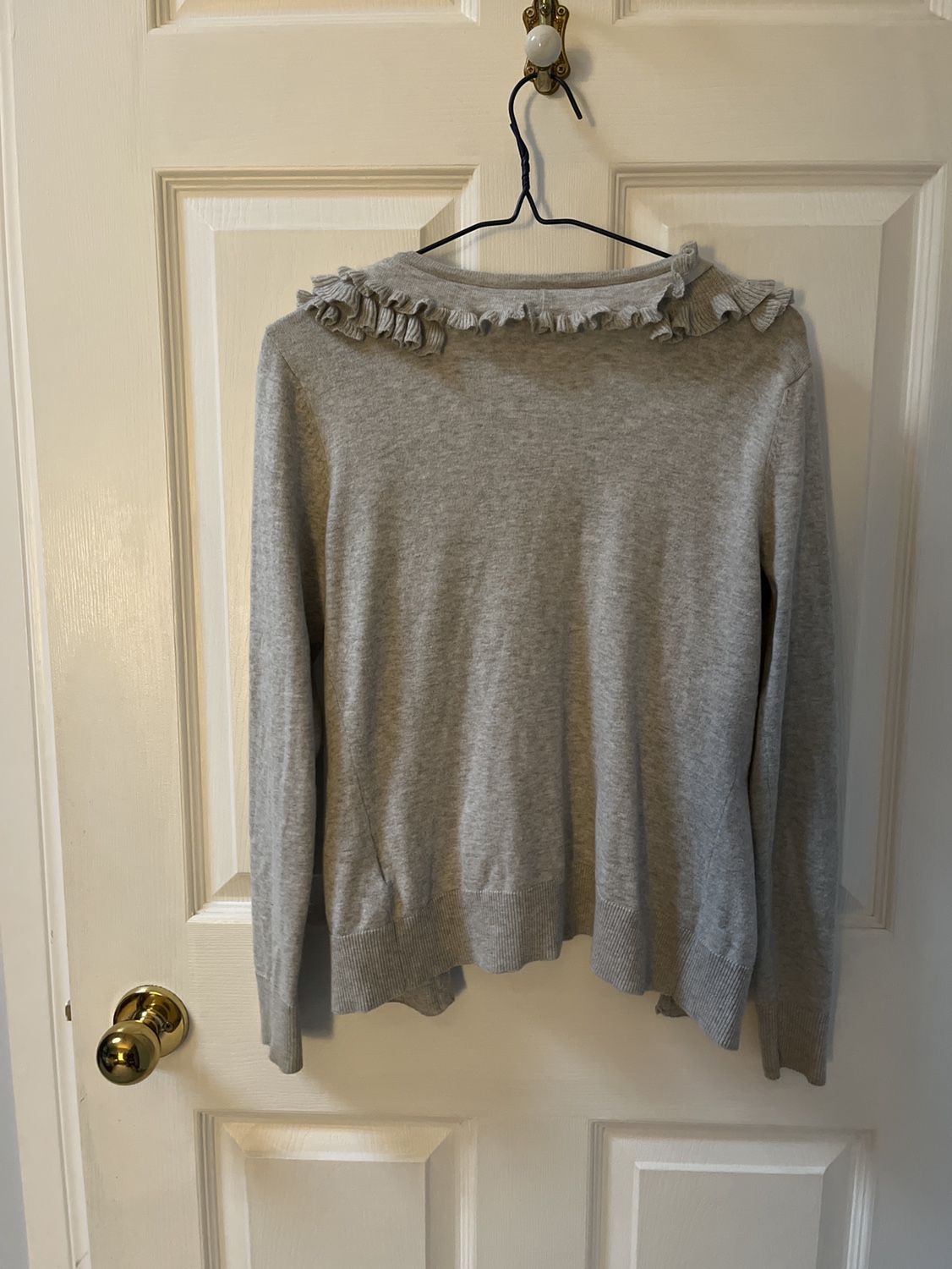 Grey cardigan image indicator(2)