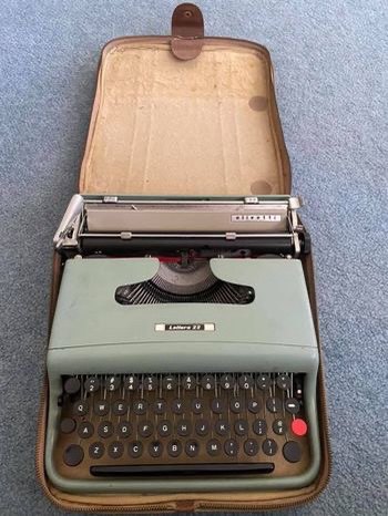 1950’s Vintage Typewriter - photo 3