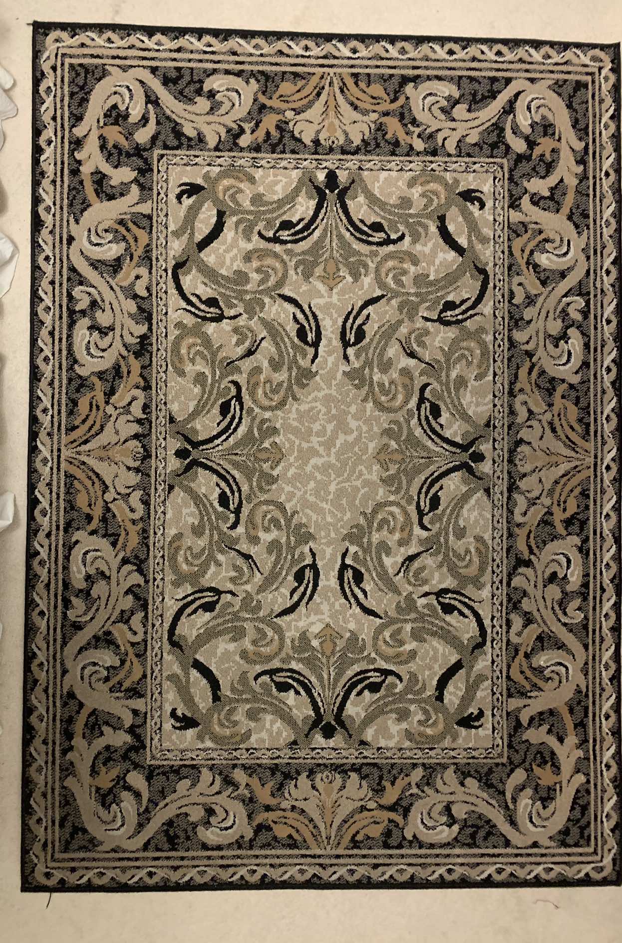 Moving sale!! AREA RUG / Carpet