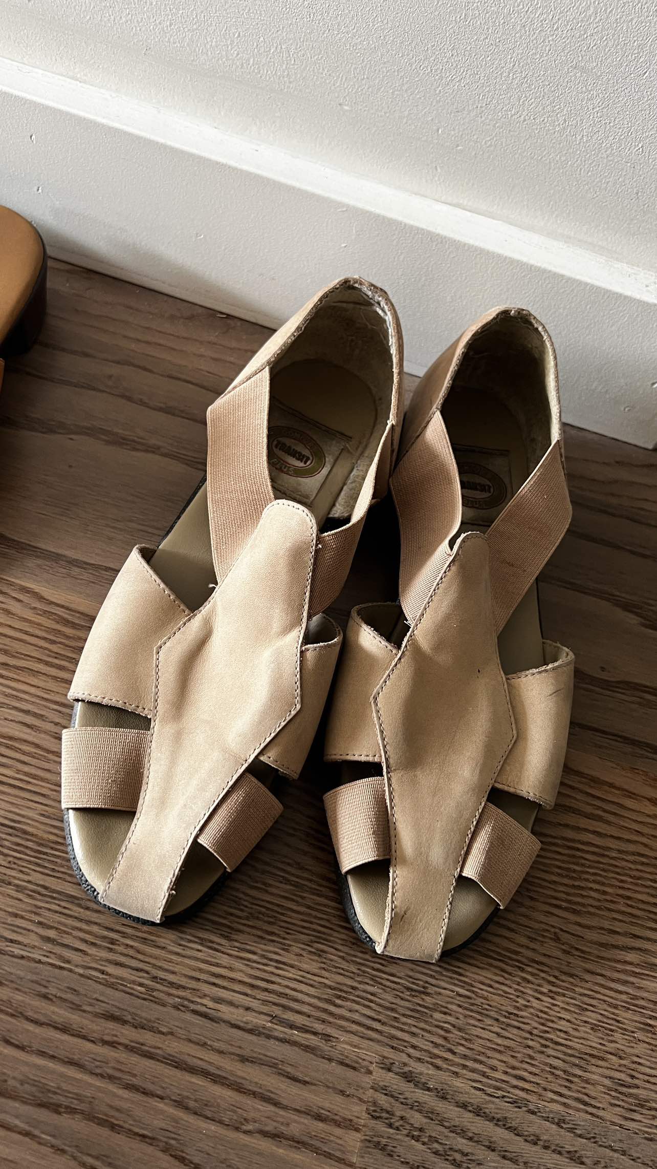 Size 9 Women’s Open Toe Beige Suede Shoe thumbnail
