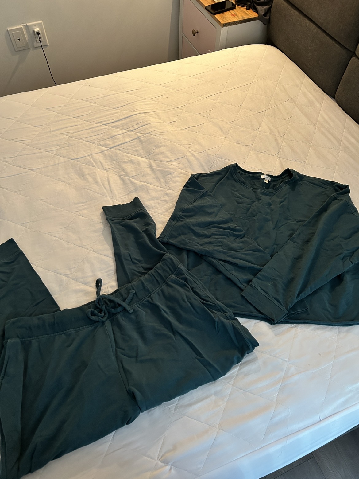 Knix “Good to Go” jogger set