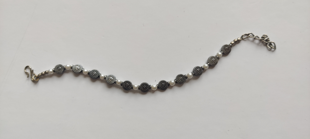 Silver and pearl bracelet image indicator(2)