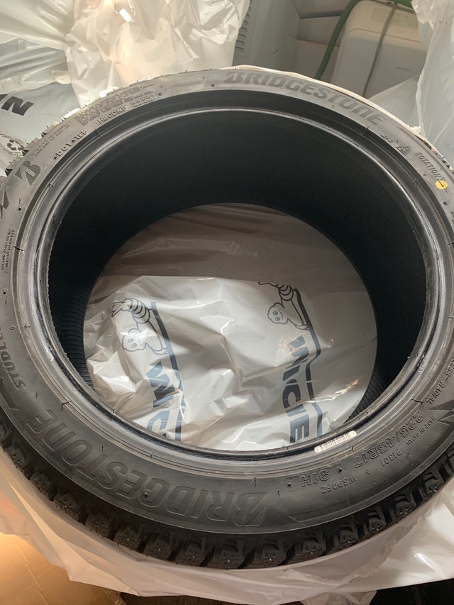 Bridgestone Blizzak Winter Tires 225/45r17
