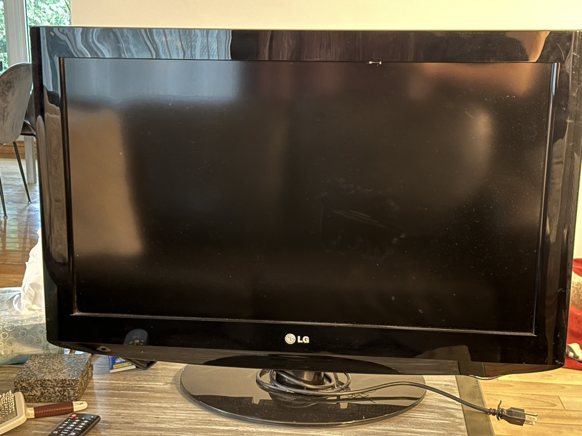 LG TV 32-inch thumbnail