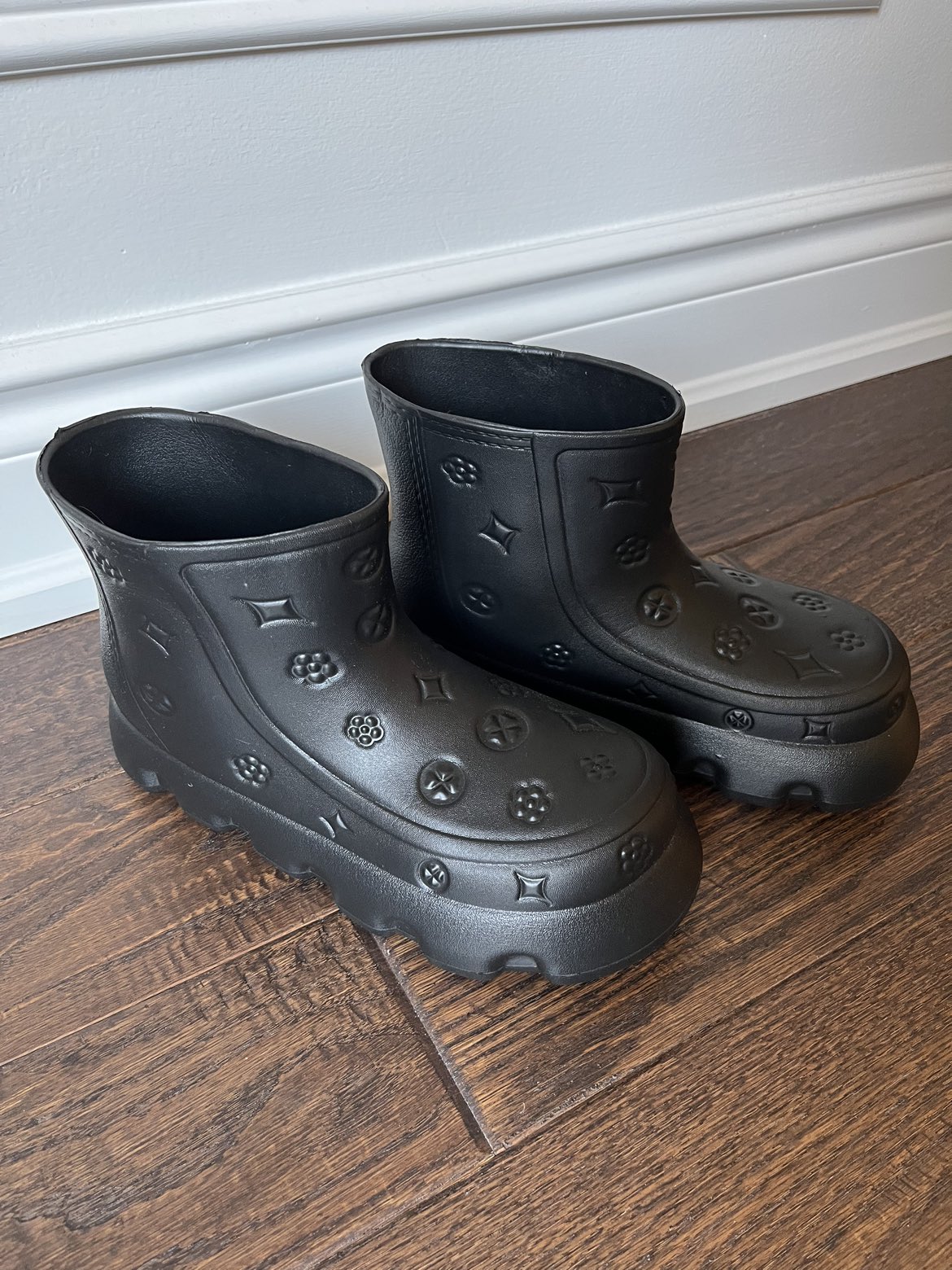 Adorable women’s rain boots! Brand New!! Never worn!