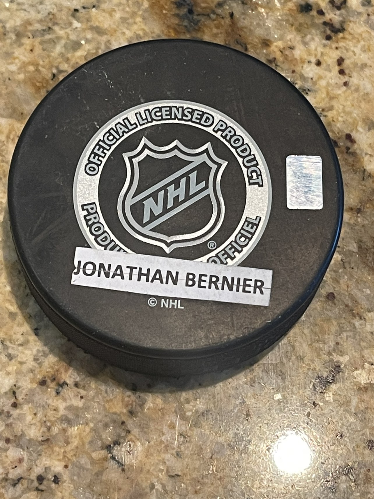 Toronto maple leafs autograph puck - bernier - photo 2