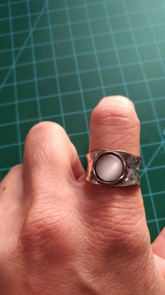 Sterling silver vintage ring, mother of pearl feature thumbnail