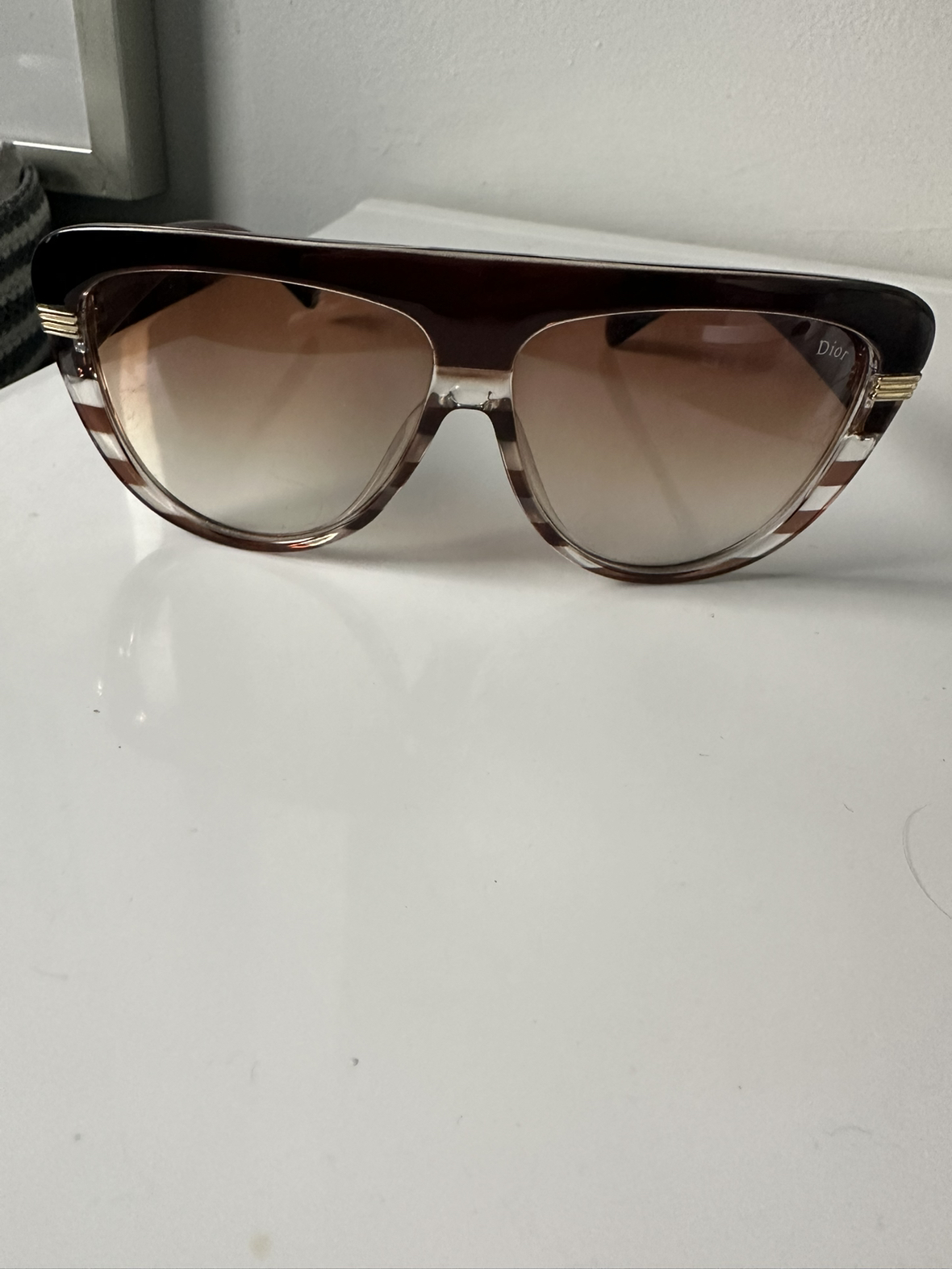 Dior sunglasses image indicator(4)