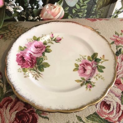 Royal Albert American Beauty 3-piece Teacup & Saucer Set - photo 3
