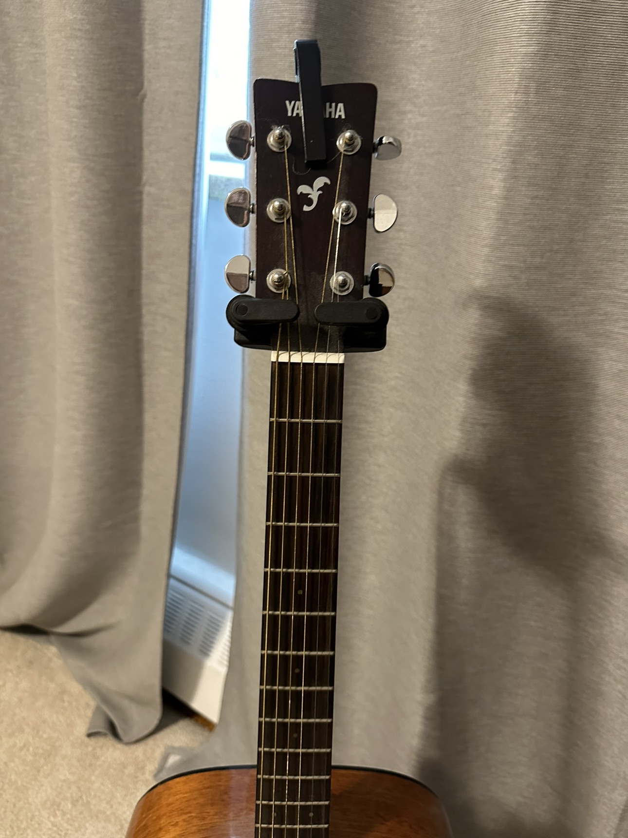 Broken YAMAHA Guitar - photo 3