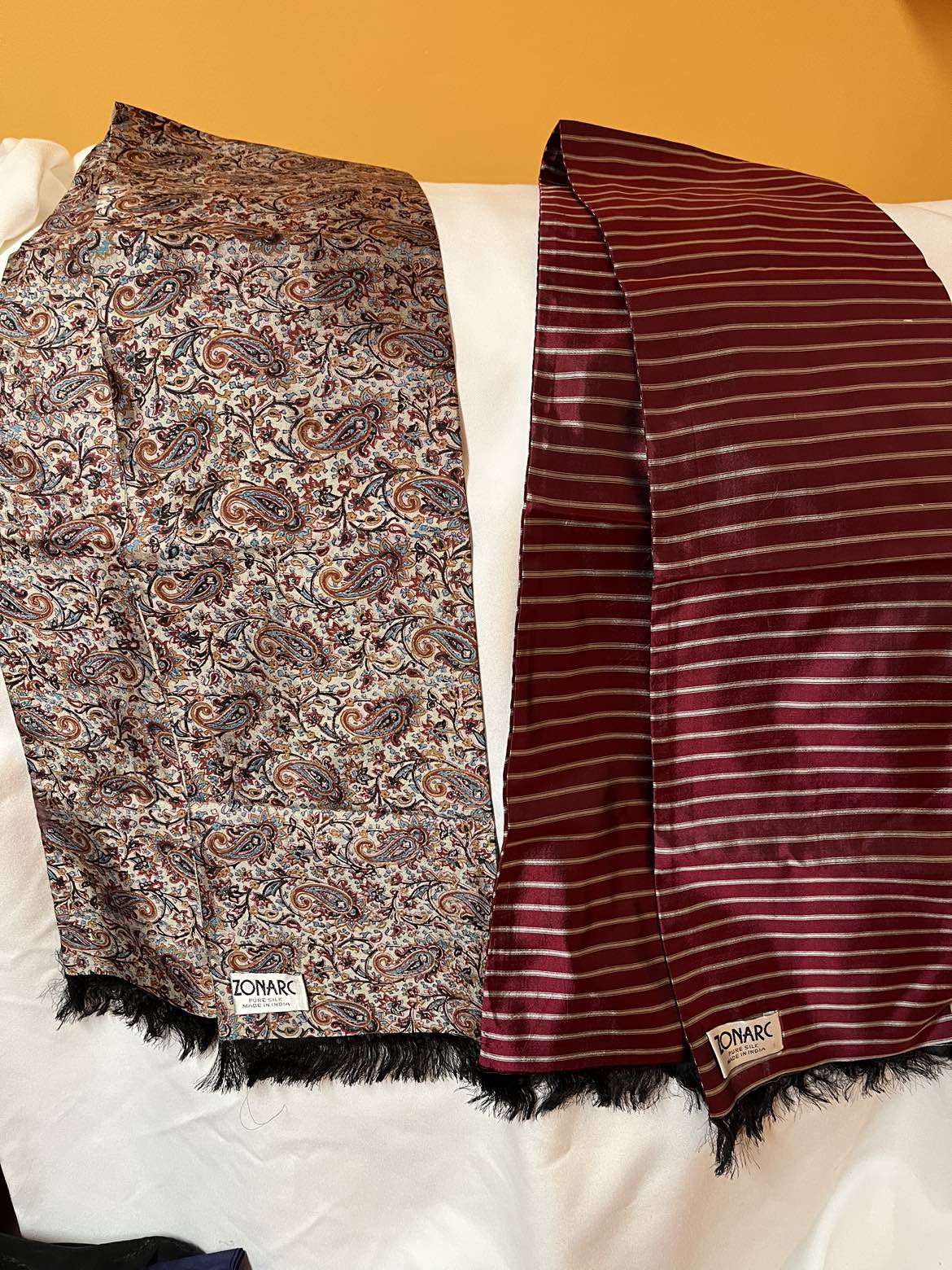 Men’s silk scarf image indicator(2)