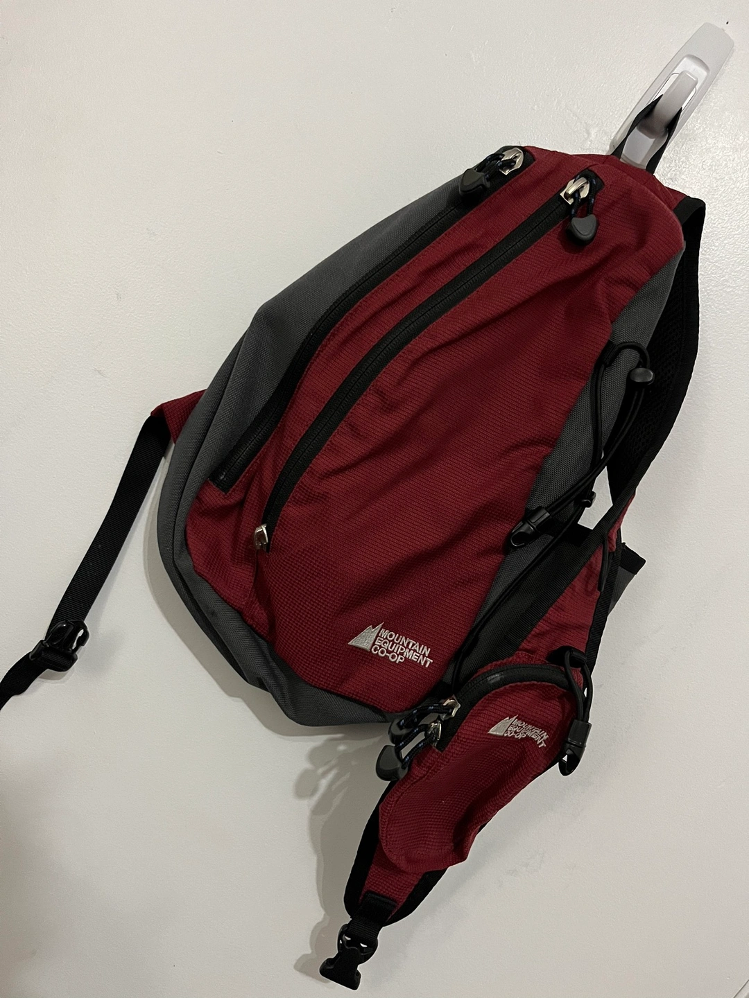 MEC Mountain Equipment Coop sling bag pack tnf acg Karrot