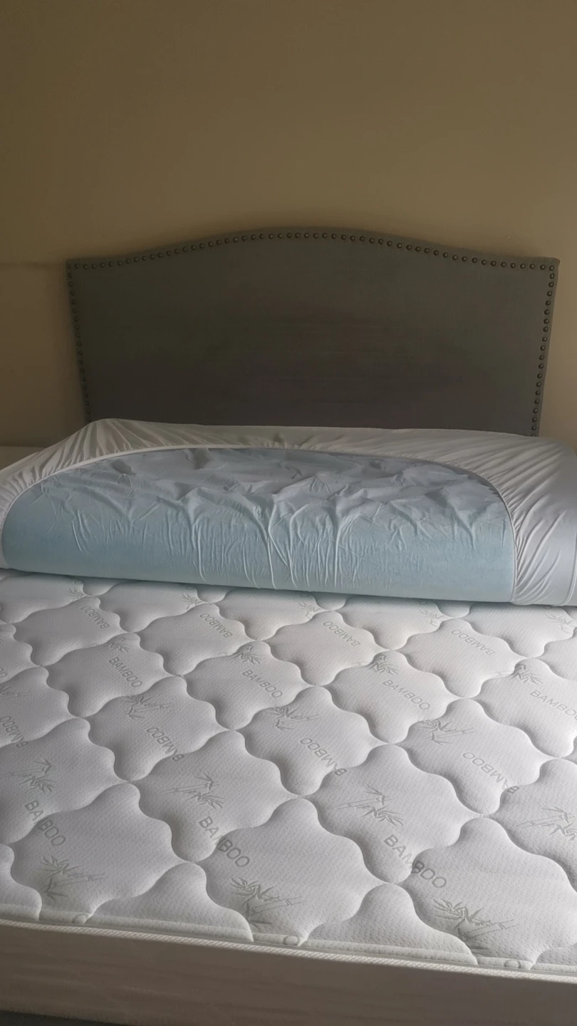 Queen size bed + mattress + 10 cm memory foam290 thumbnail