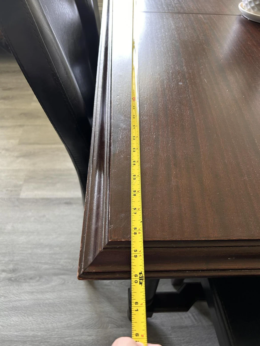 URGENT, Extendable wooden table + 4 faux leather chairs image indicator(6)