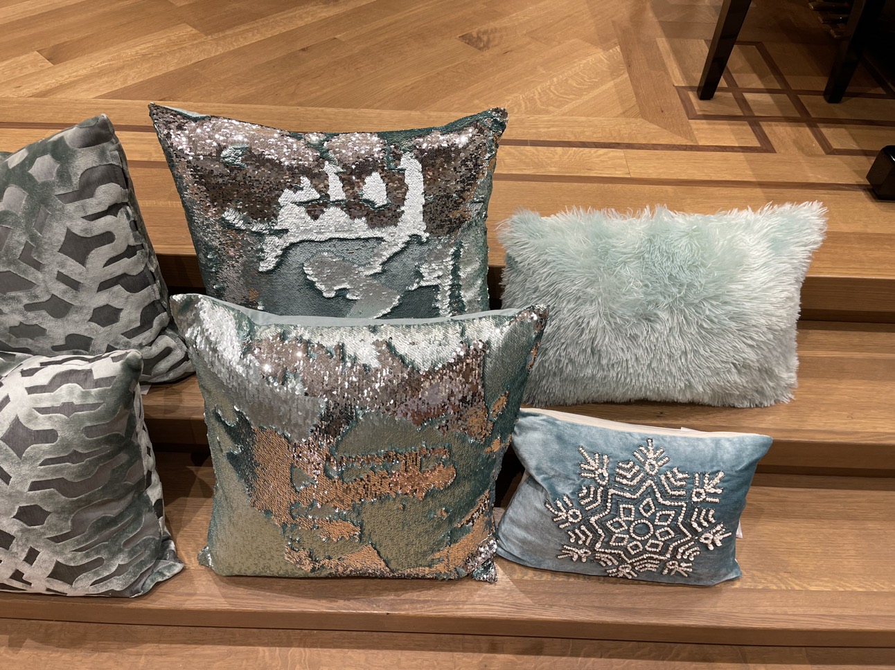 Decorative Cushions - photo 2