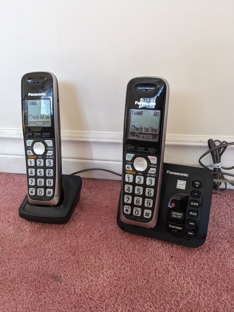 Panasonic cordless phone + extra handset thumbnail