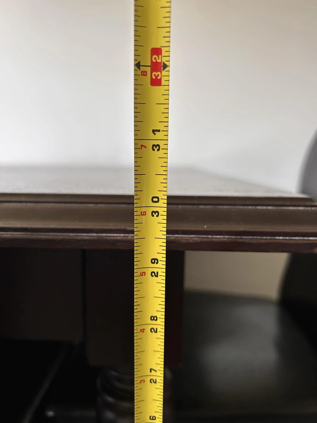 URGENT, Extendable wooden table + 4 faux leather chairs image indicator(7)