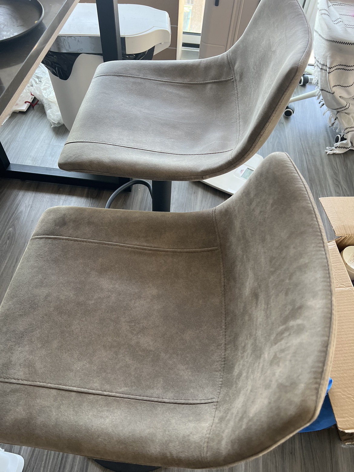 Set of 2 island table chair/ bar chair