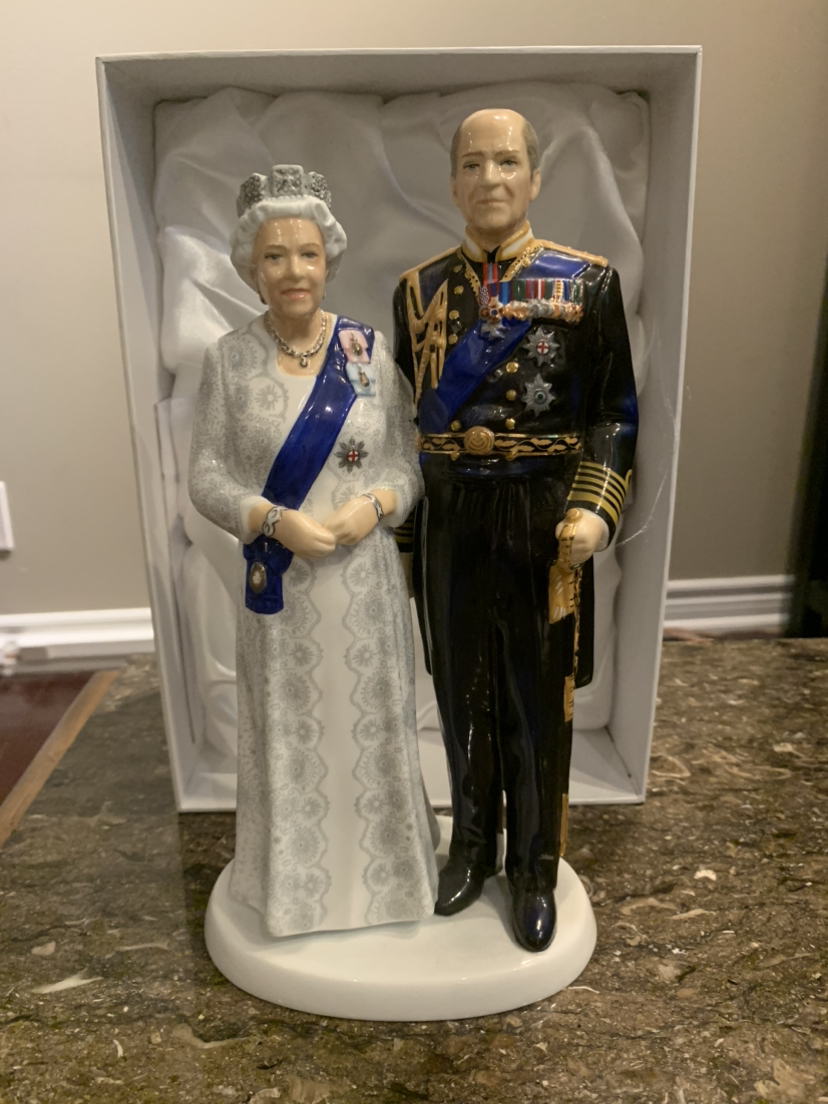 Queen and King statue, Royal Doulton - photo 4