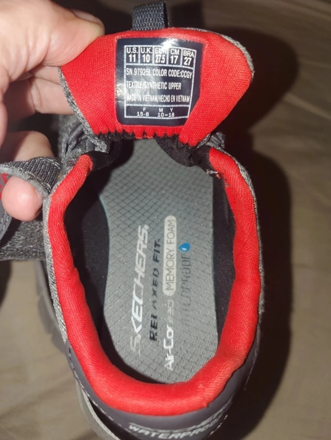 Skechers waterproof shoes size 11US KIDS image indicator(2)