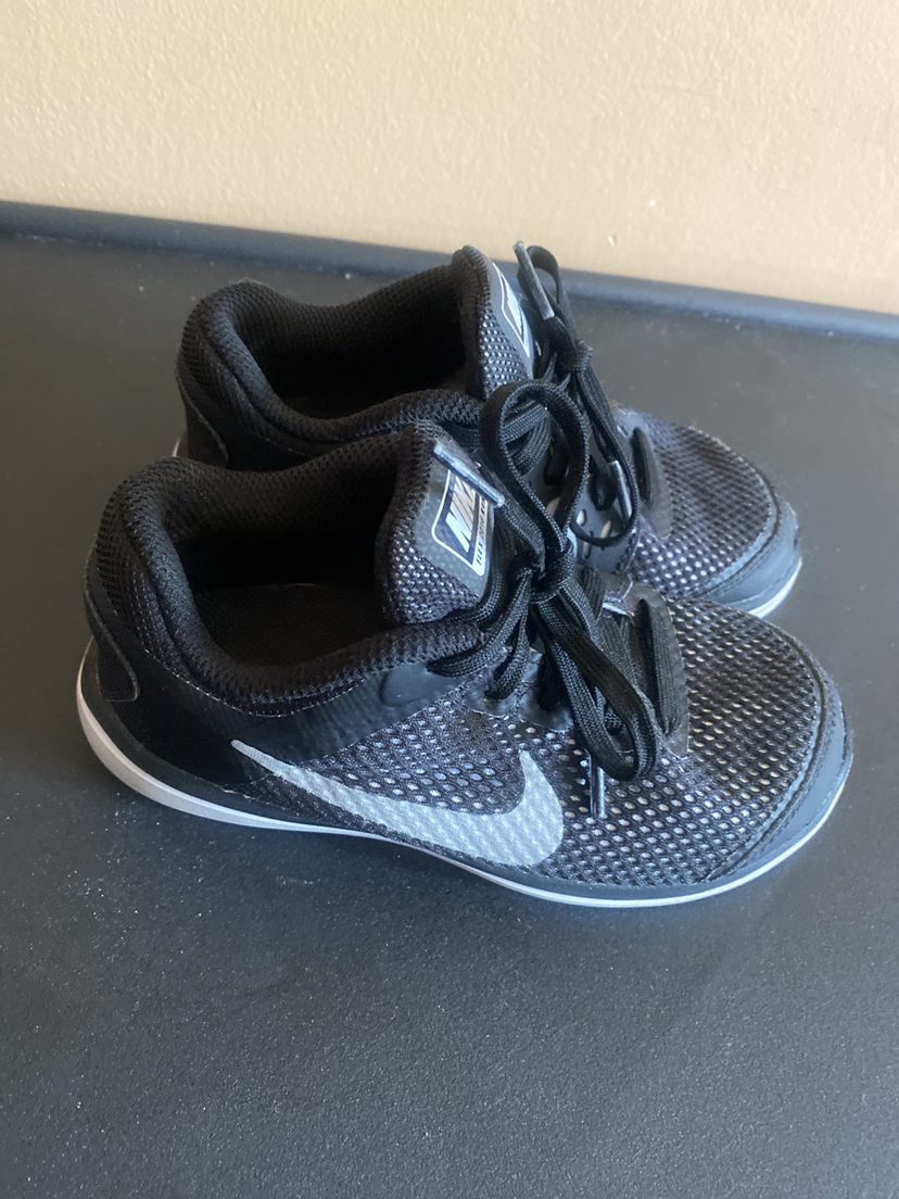 Nike Shoes Boys Size 11C - photo 2