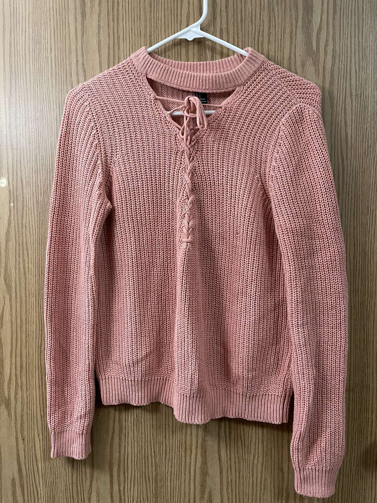 F21 Women’s Sweater thumbnail