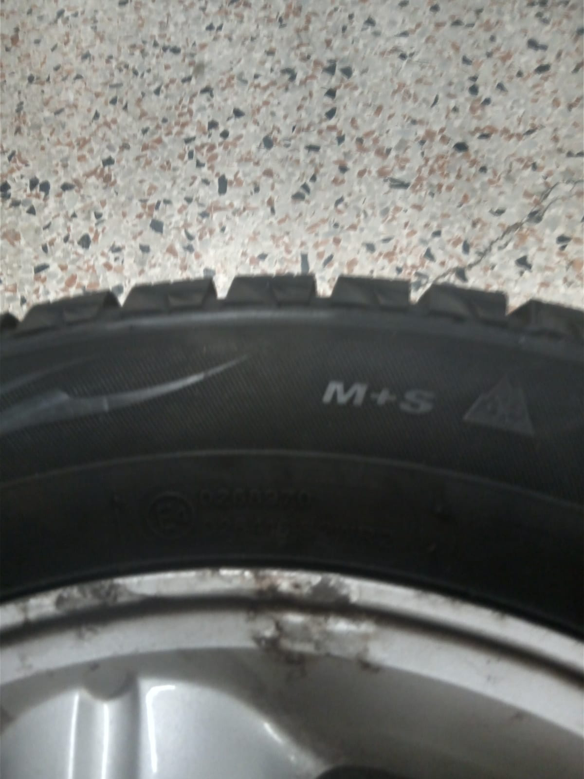 4 tiers with rims size 185/65R15 thumbnail