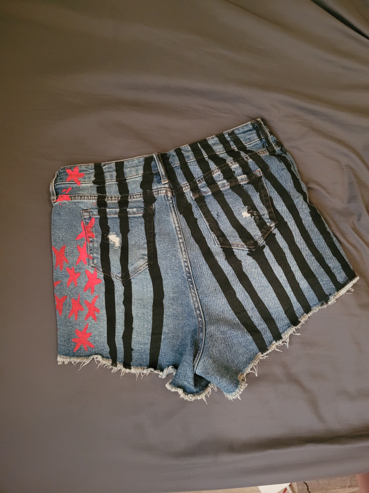 Harley Quinn shorts image indicator(2)