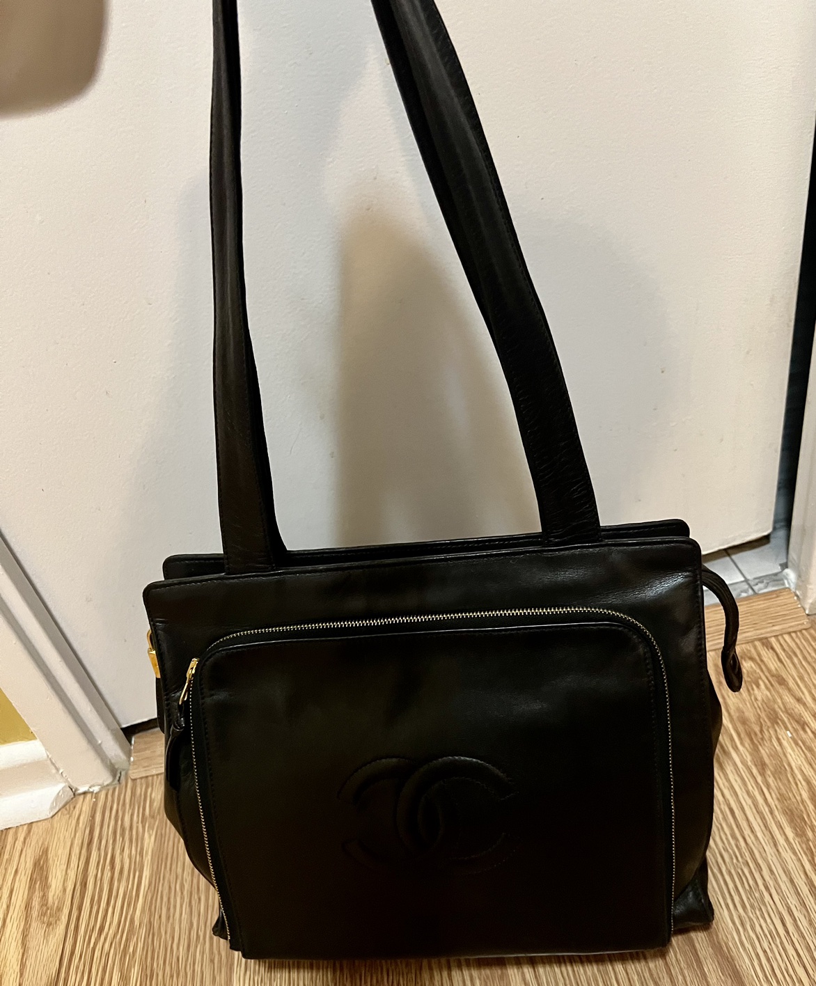 Authentic CHANEL Smooth Leather Bag Rare image indicator(2)