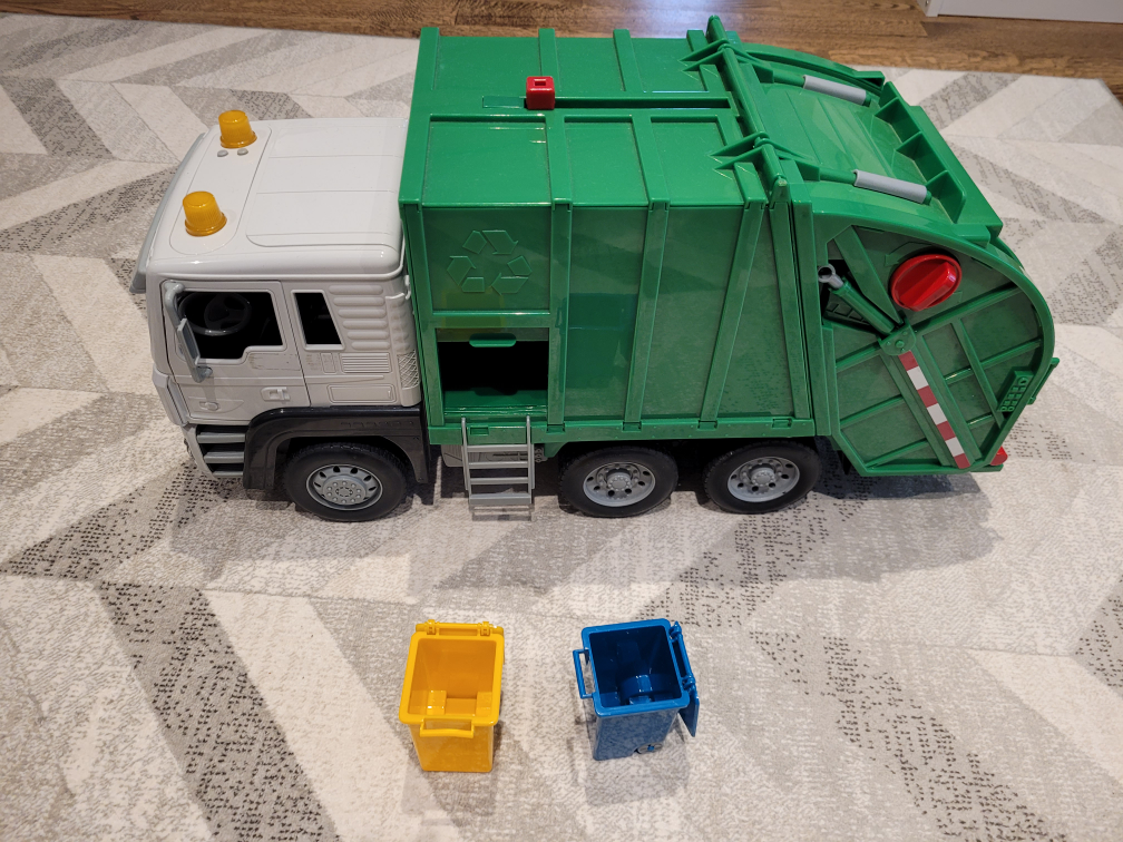 Driven Garbage Truck with bins thumbnail