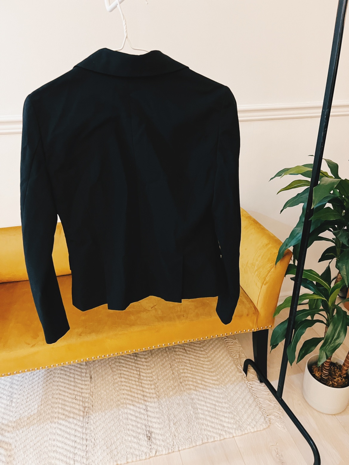 Black blazer for sale! image indicator(2)