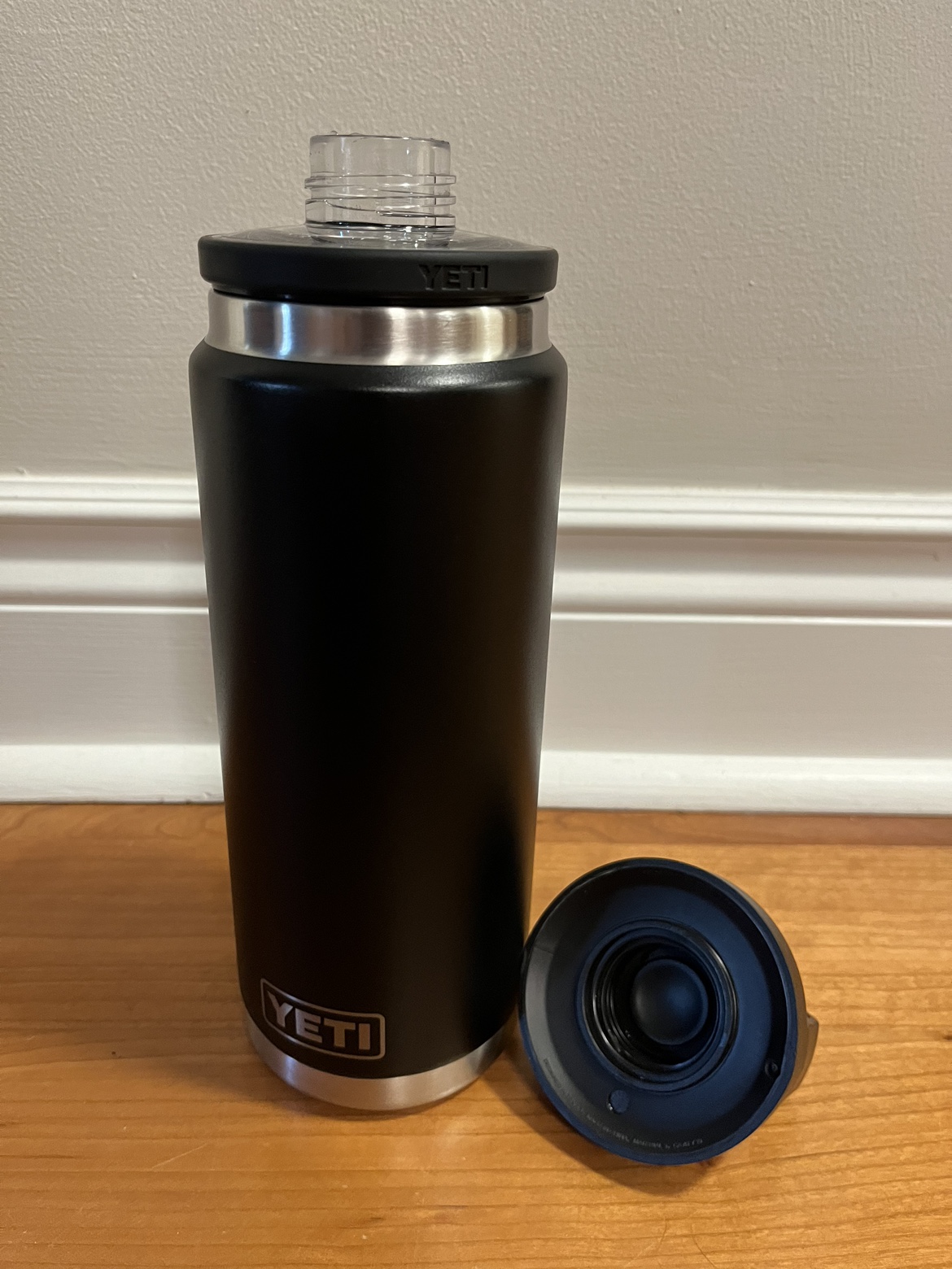 Yeti Rambler 26oz (769ml) Black with Chug Cap image indicator(2)