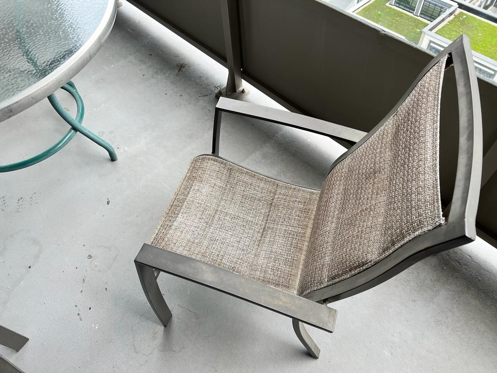 Patio Table + 4 chairs - photo 4