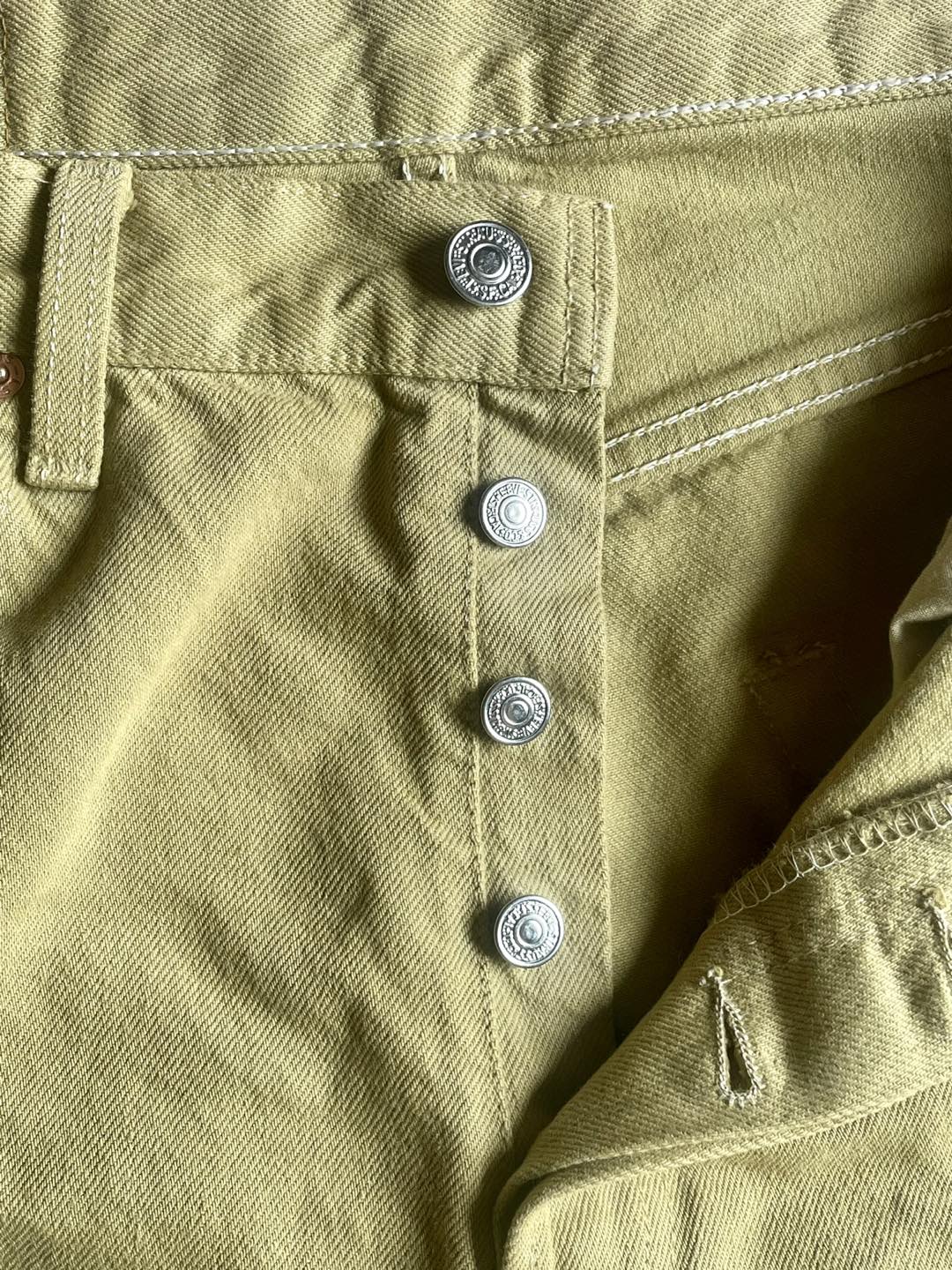 Amazing vintage Levi’s denim shorts 29-30 image indicator(4)